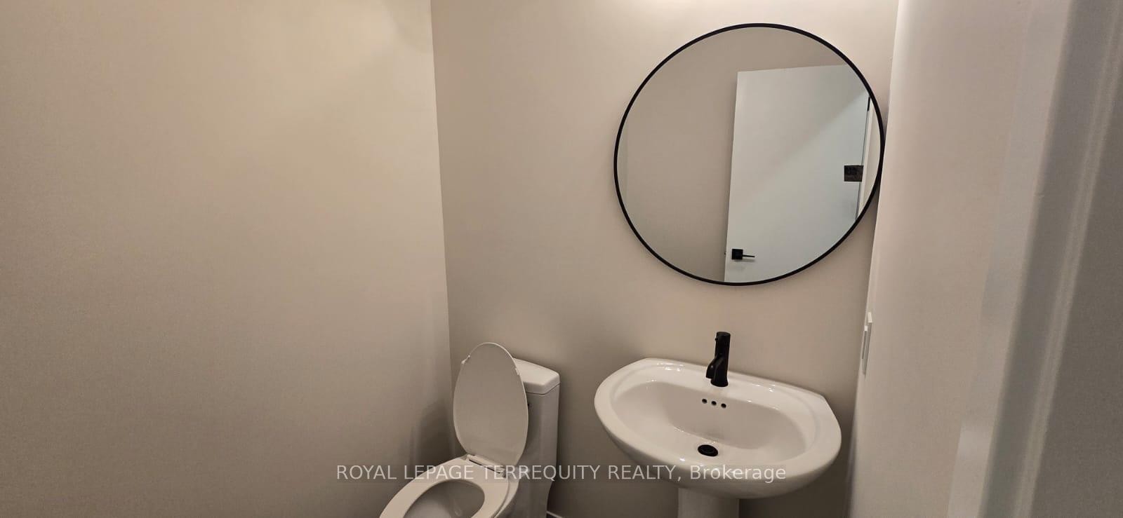 38 Kingbird Common, Cambridge, ON - Indoor Photo Showing Bathroom