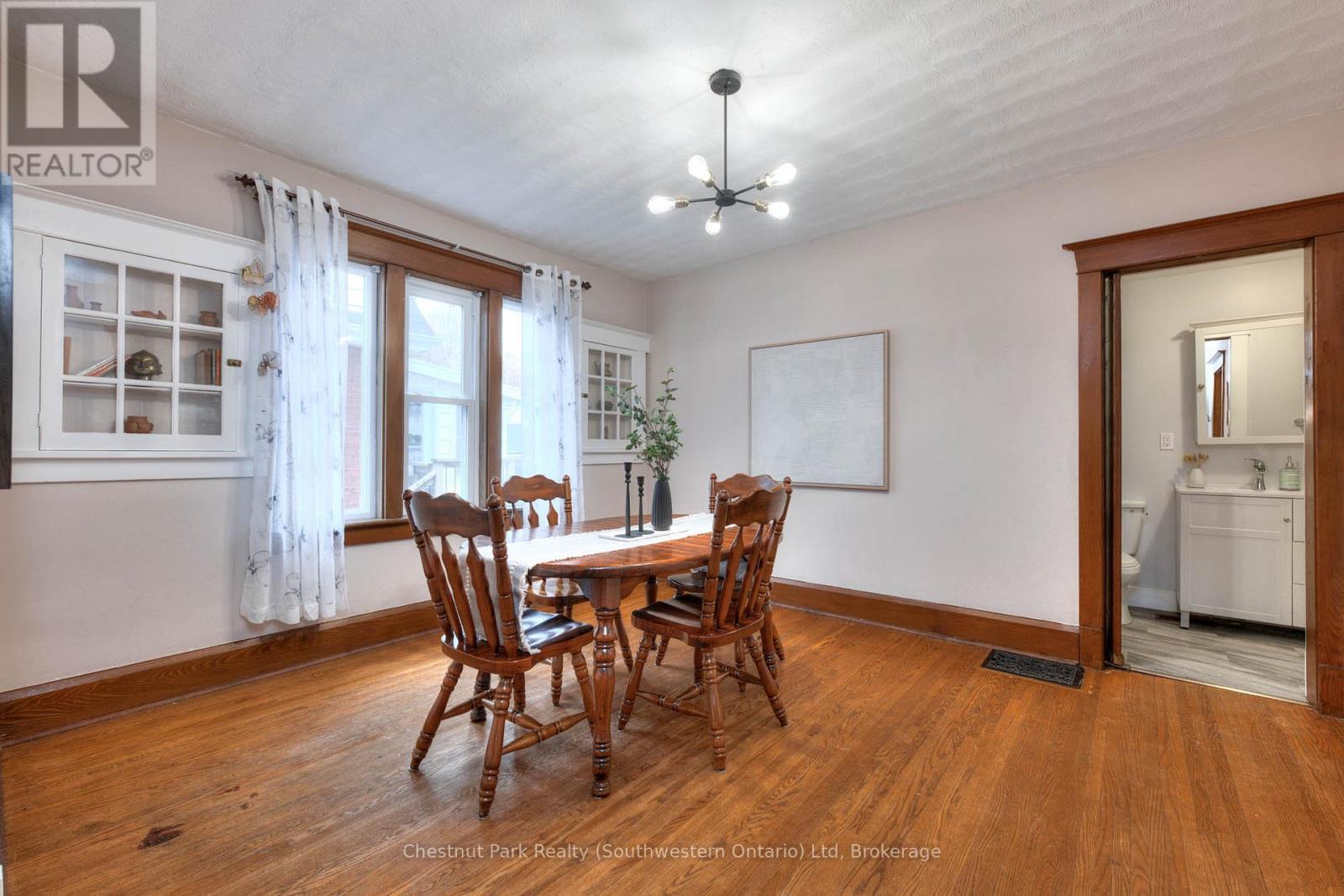 19 Stull Avenue, Guelph (Exhibition Park) - 19 Stull Avenue, Guelph (Exhibition Park), ON - Indoor Photo Showing Dining Room