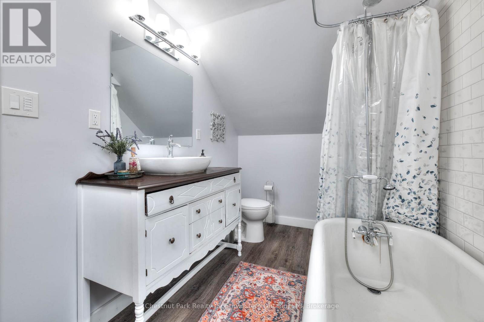 19 Stull Avenue, Guelph (Exhibition Park) - 19 Stull Avenue, Guelph (Exhibition Park), ON - Indoor Photo Showing Bathroom