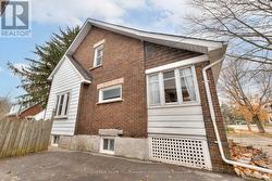 19 Stull Ave., Guelph (Exhibition Park) ON N1H 1N2 -