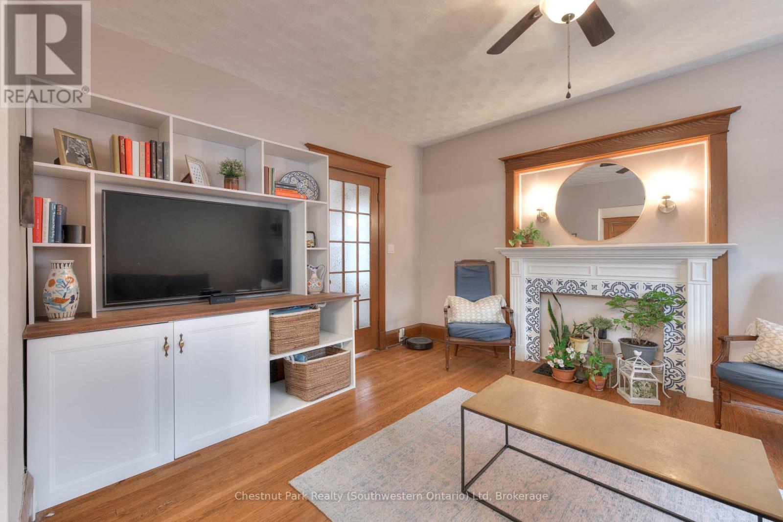 19 Stull Avenue, Guelph (Exhibition Park) - 19 Stull Avenue, Guelph (Exhibition Park), ON - Indoor Photo Showing Living Room With Fireplace