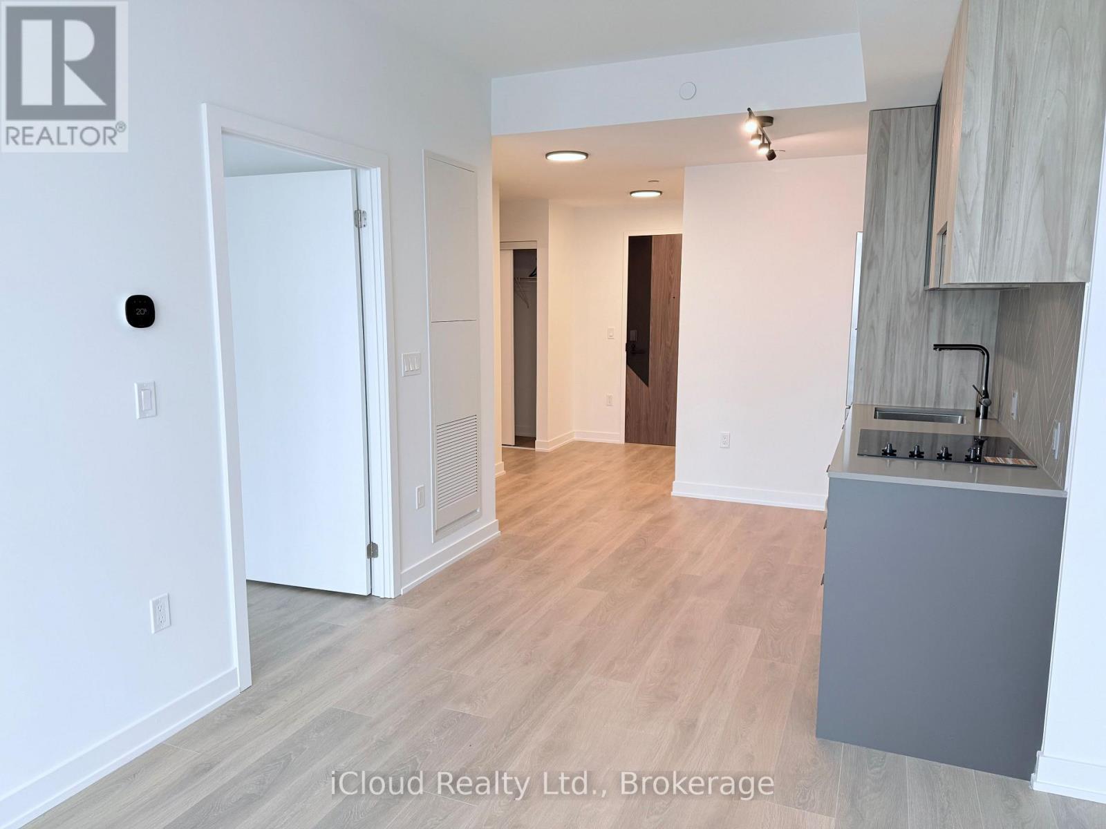 808 - 1037 The Queensway, Toronto, ON - Indoor Photo Showing Other Room