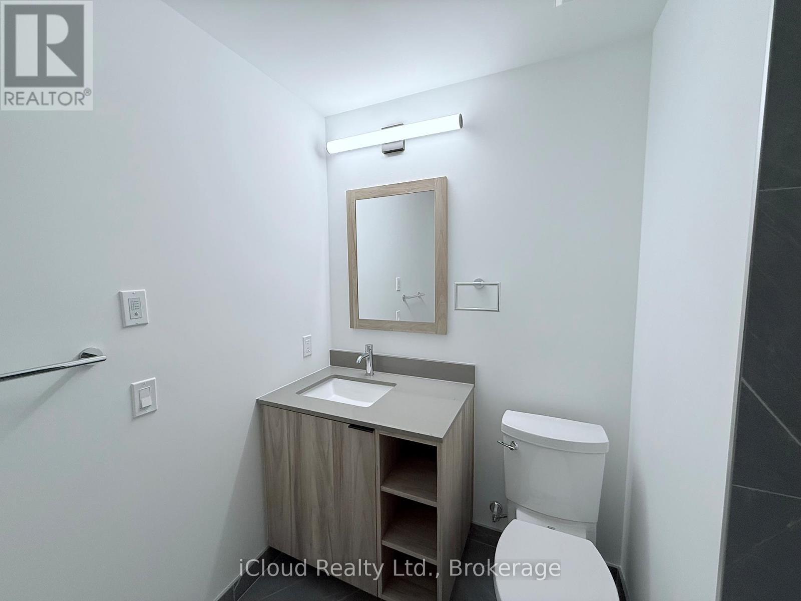 808 - 1037 The Queensway, Toronto, ON - Indoor Photo Showing Bathroom