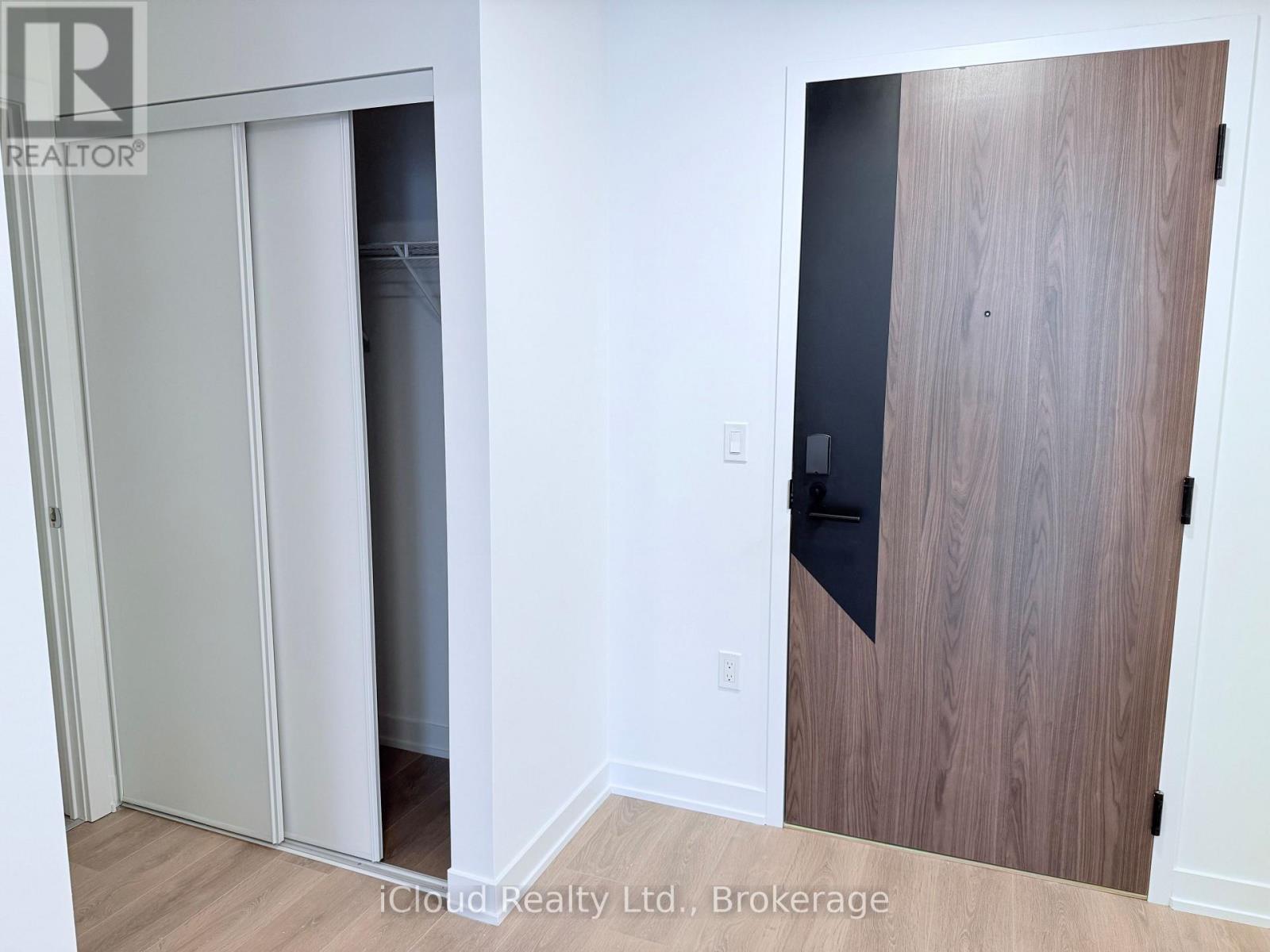 808 - 1037 The Queensway, Toronto, ON - Indoor Photo Showing Other Room