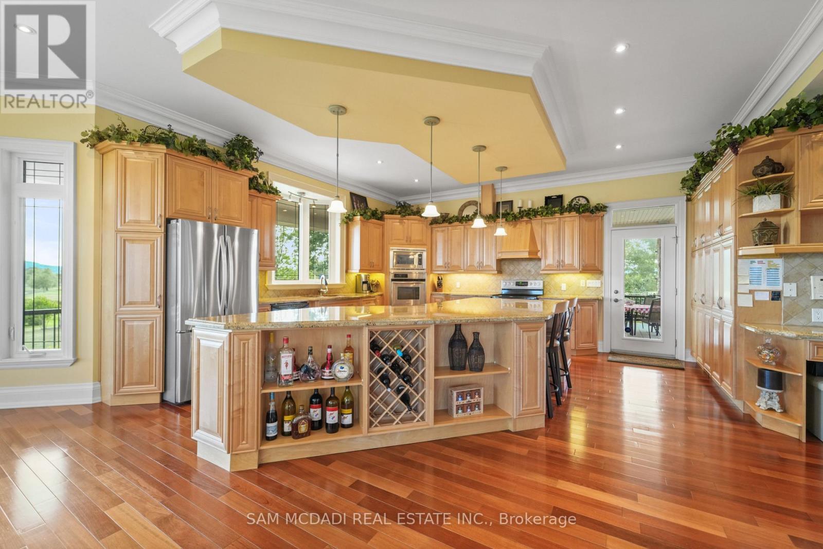 5431 Appleby Line, Burlington, ON - Indoor Photo Showing Kitchen With Upgraded Kitchen