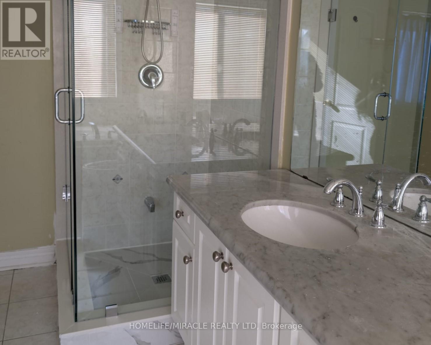 18 Alicewood Grove, Brampton, ON - Indoor Photo Showing Bathroom