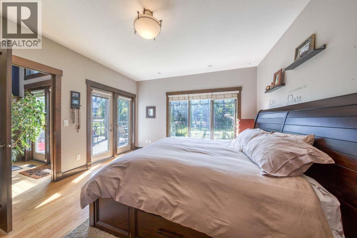 2576 Sandstone Green, Invermere, BC - Indoor Photo Showing Bedroom