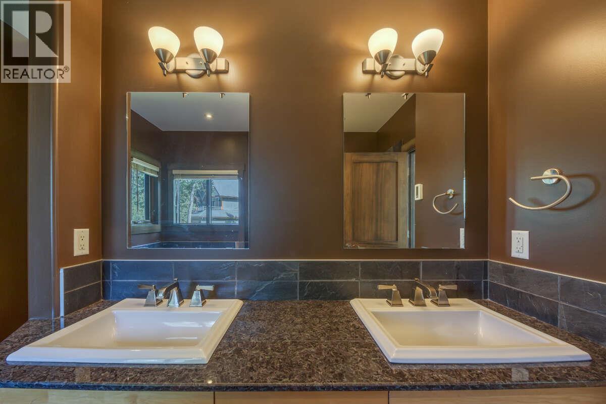 2576 Sandstone Green, Invermere, BC - Indoor Photo Showing Bathroom