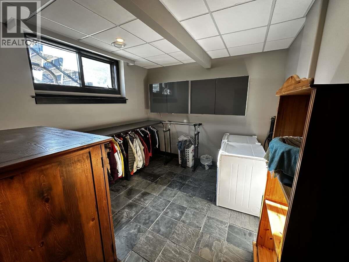 2576 Sandstone Green, Invermere, BC - Indoor Photo Showing Laundry Room