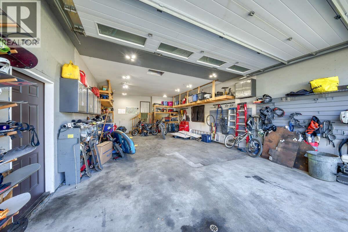 2576 Sandstone Green, Invermere, BC - Indoor Photo Showing Garage