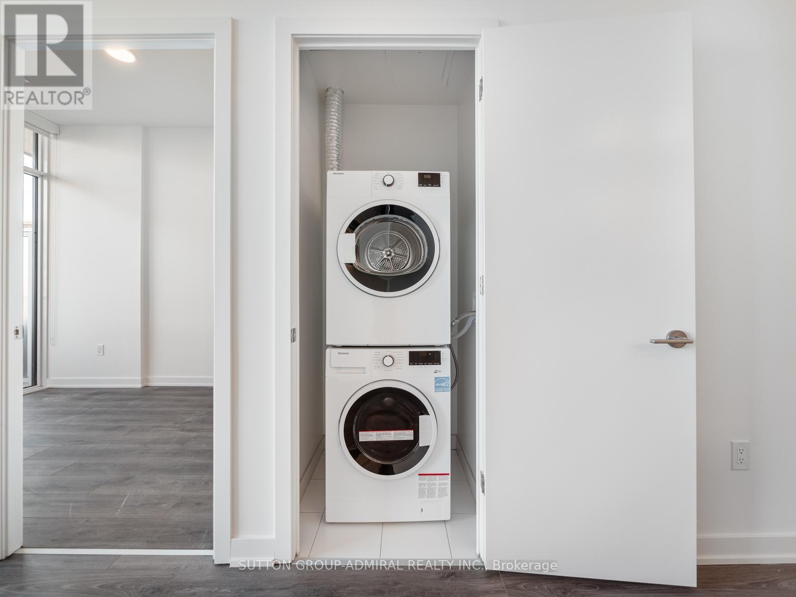 606 - 9 Tecumseth Street, Toronto, ON - Indoor Photo Showing Laundry Room
