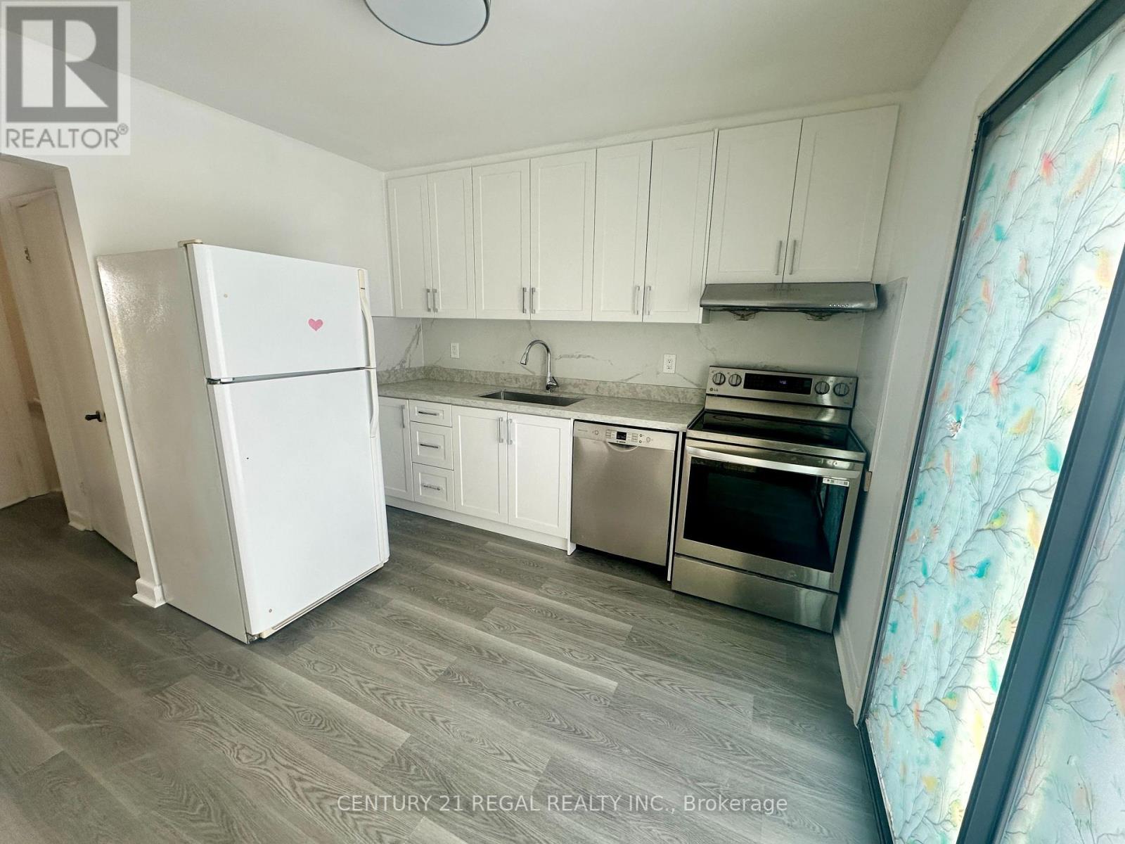 26 Pintail Crescent, Toronto, ON - Indoor Photo Showing Kitchen