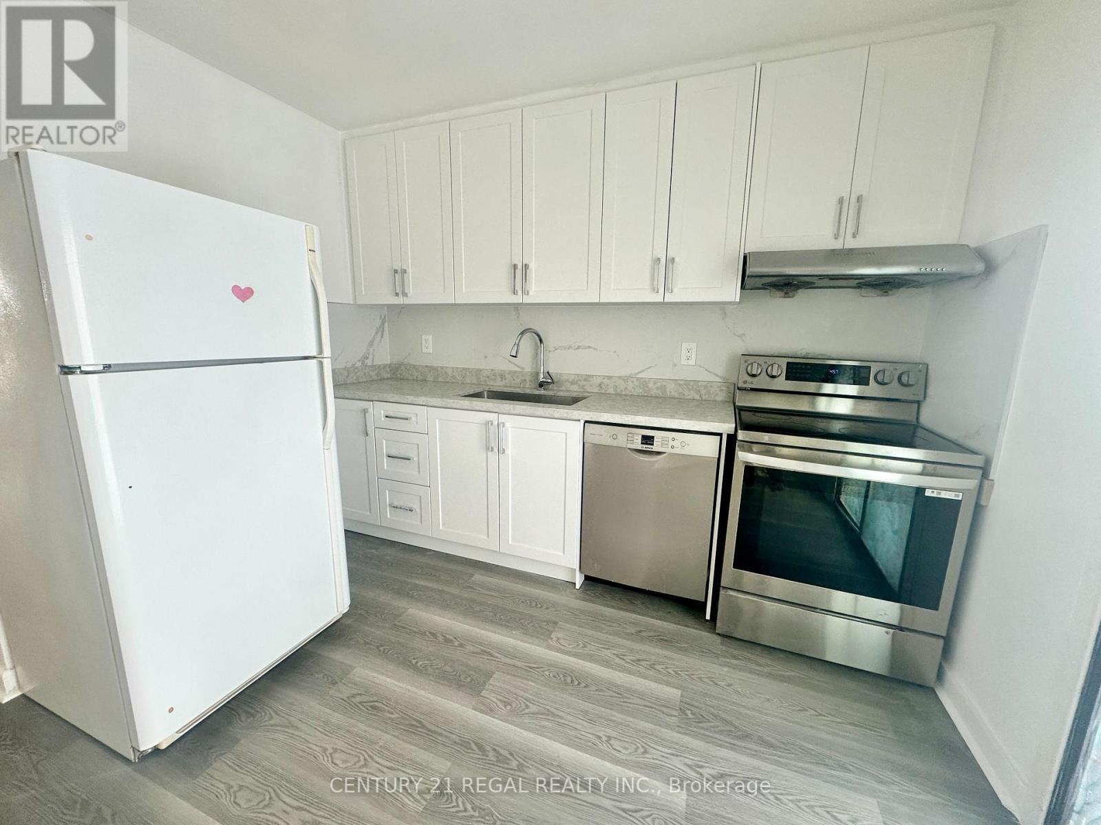 26 Pintail Crescent, Toronto, ON - Indoor Photo Showing Kitchen