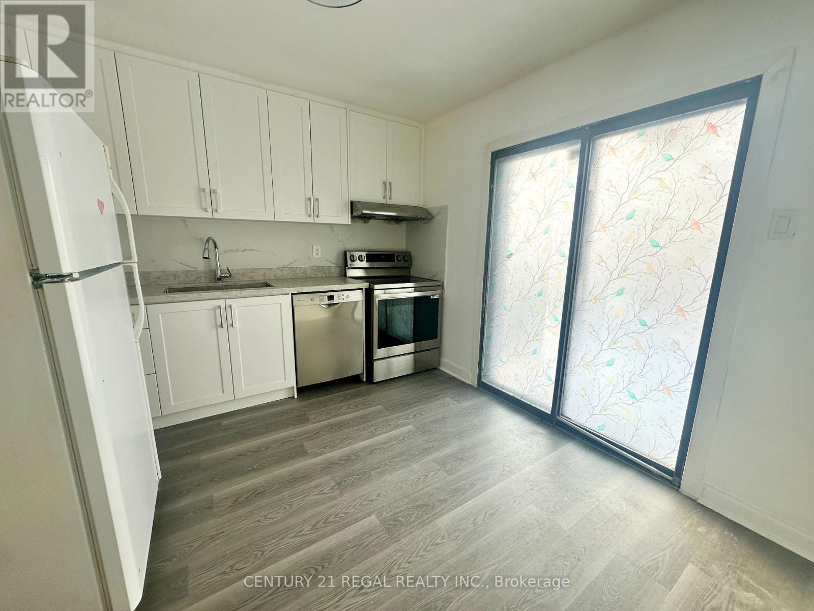 26 Pintail Crescent, Toronto, ON - Indoor Photo Showing Kitchen