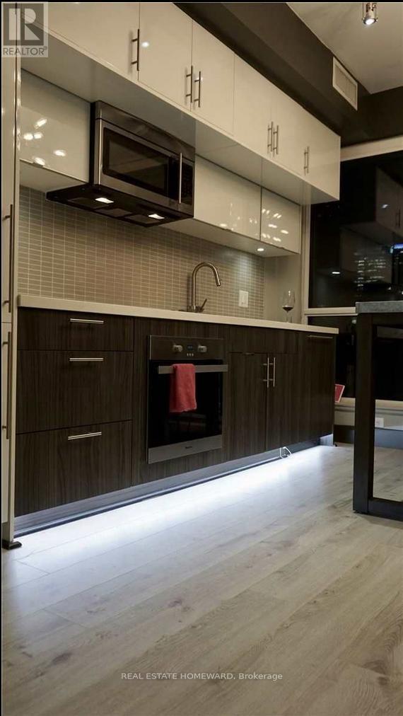 1704 - 8 Mercer Street, Toronto, ON - Indoor Photo Showing Kitchen