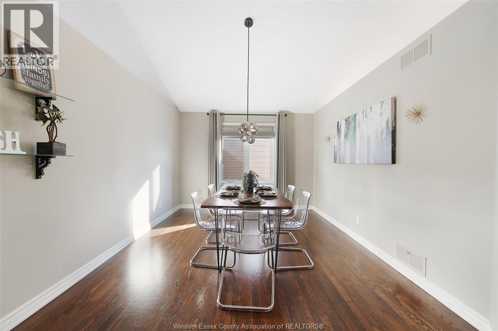 123 Pheasant Run, Lakeshore, ON - Indoor Photo Showing Dining Room