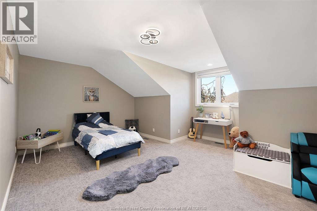 123 Pheasant Run, Lakeshore, ON - Indoor Photo Showing Bedroom