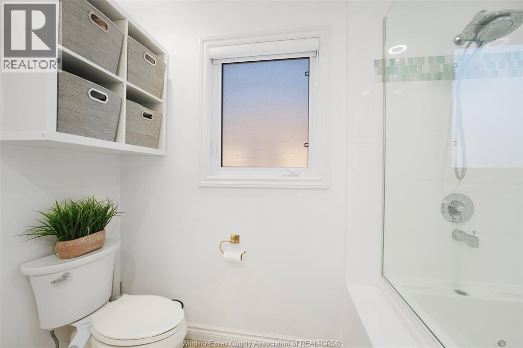 123 Pheasant Run, Lakeshore, ON - Indoor Photo Showing Bathroom