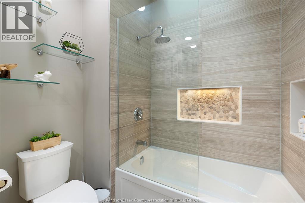 123 Pheasant Run, Lakeshore, ON - Indoor Photo Showing Bathroom