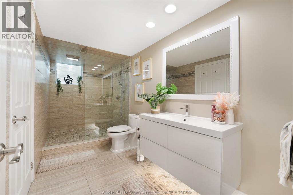 123 Pheasant Run, Lakeshore, ON - Indoor Photo Showing Bathroom