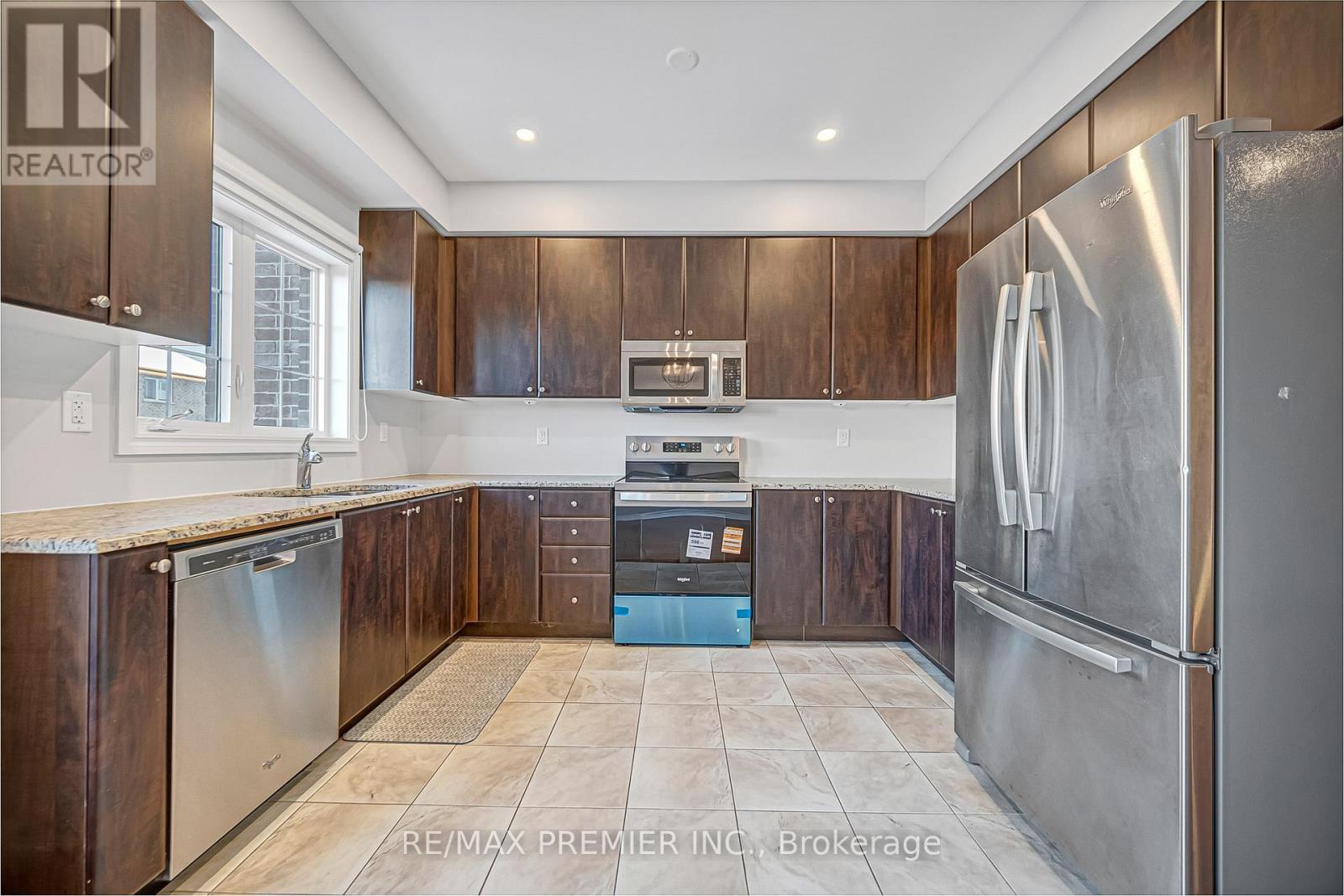 68 Zachary Place, Vaughan, ON - Indoor Photo Showing Kitchen With Stainless Steel Kitchen