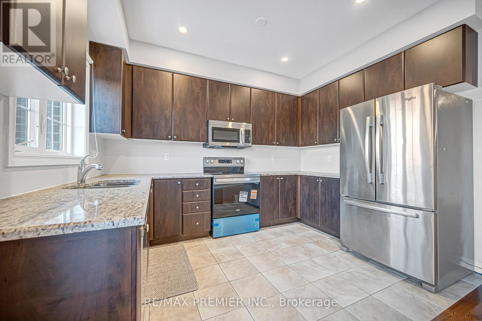 68 Zachary Place, Vaughan, ON - Indoor Photo Showing Kitchen With Stainless Steel Kitchen