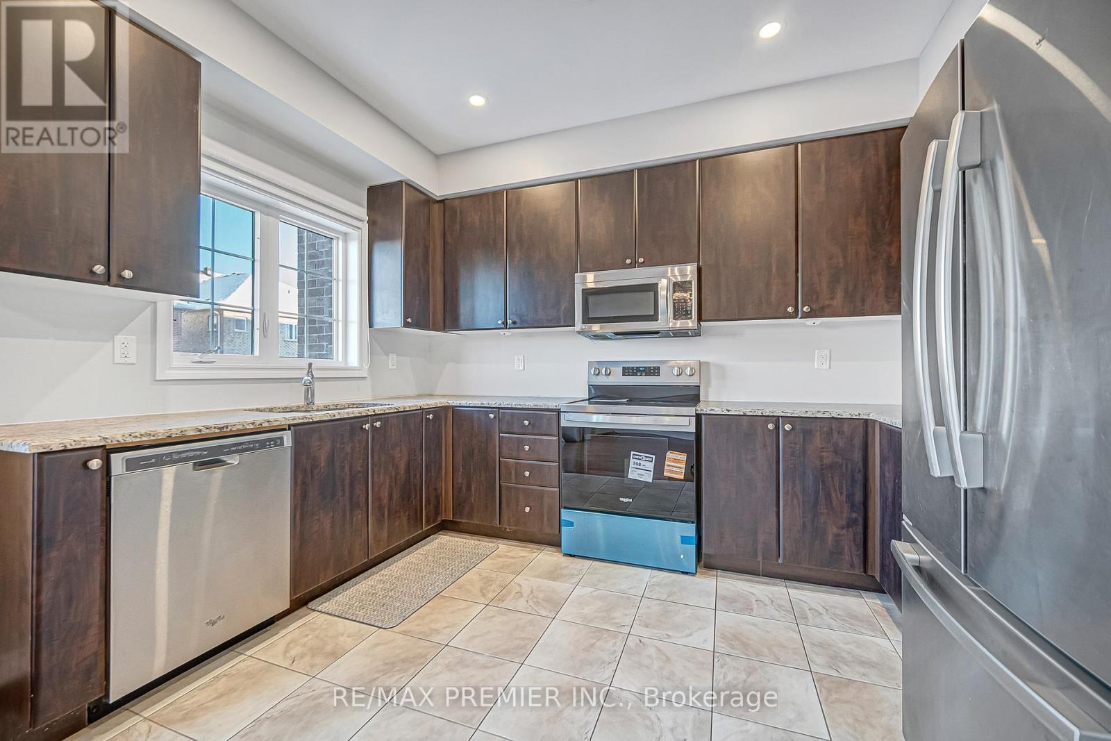68 Zachary Place, Vaughan, ON - Indoor Photo Showing Kitchen With Stainless Steel Kitchen