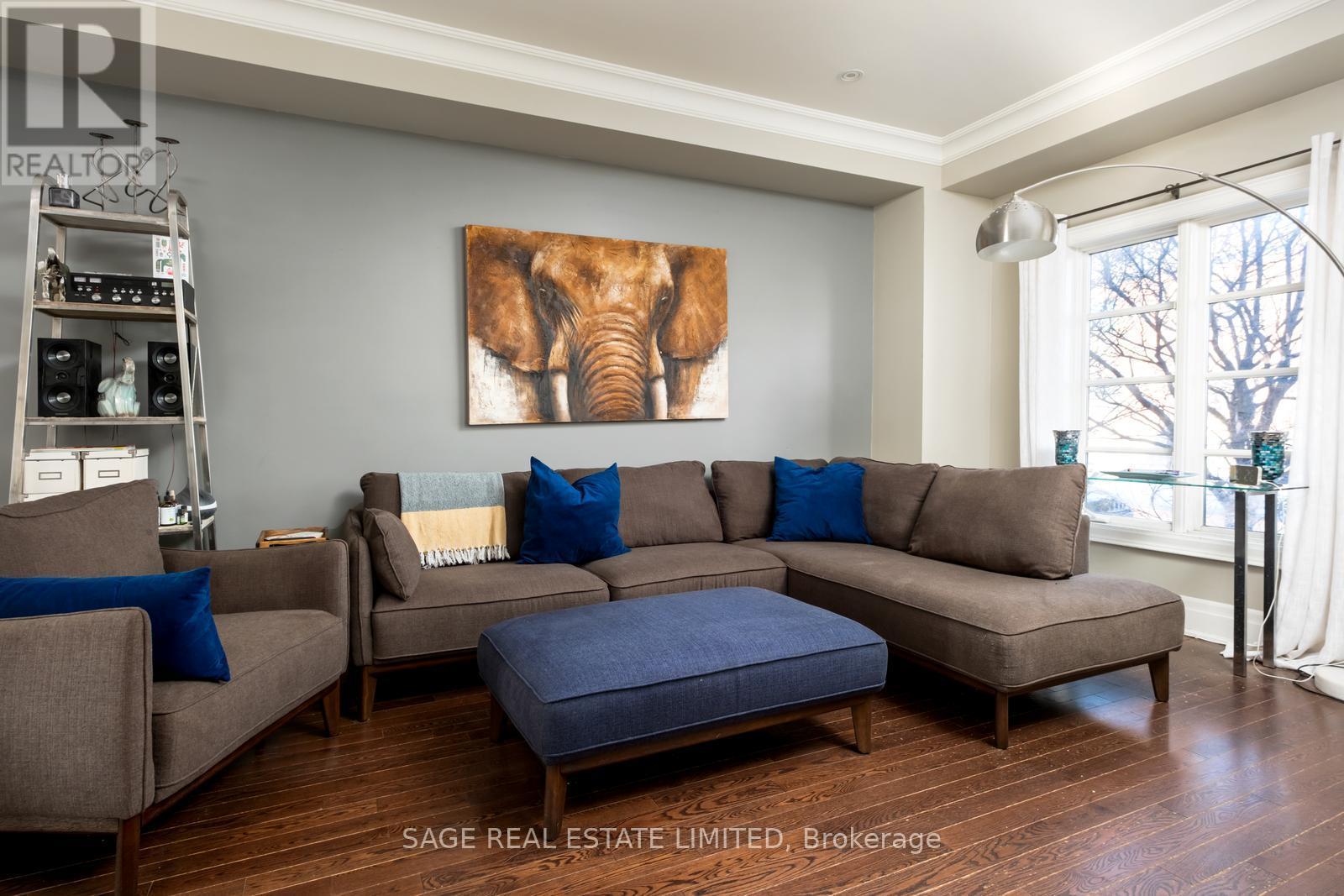 147 Brandon Avenue, Toronto, ON - Indoor Photo Showing Living Room