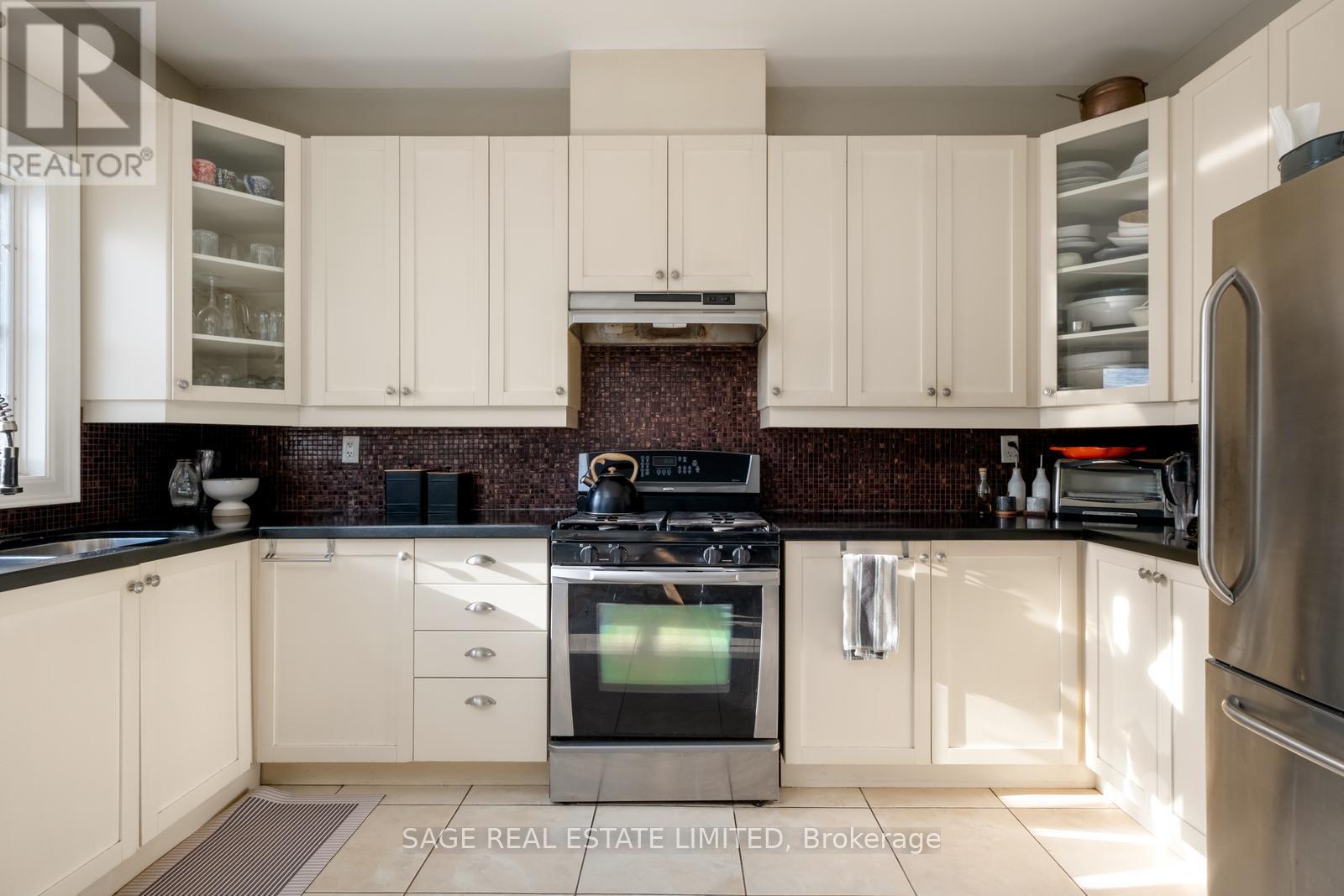 147 Brandon Avenue, Toronto, ON - Indoor Photo Showing Kitchen