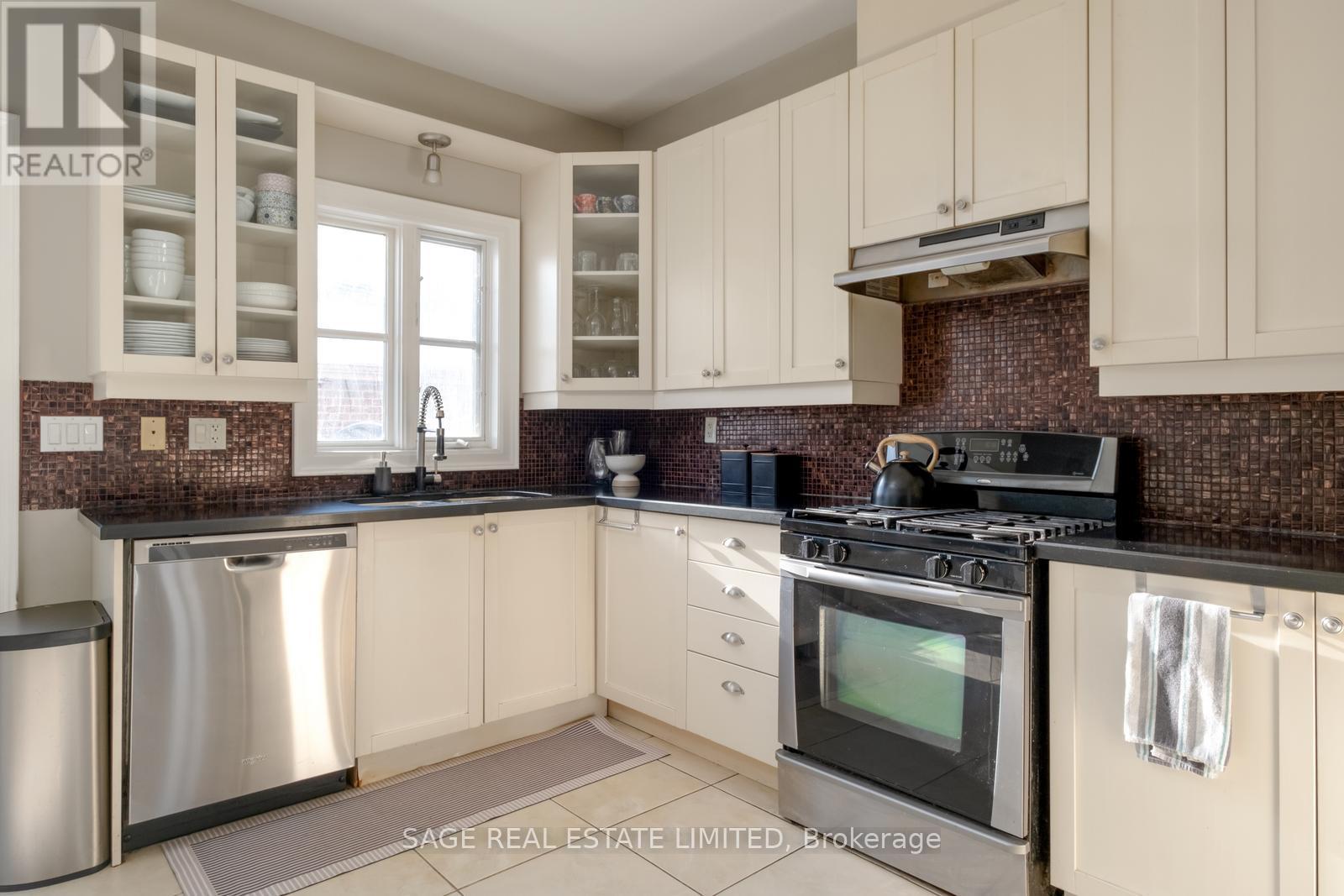 147 Brandon Avenue, Toronto, ON - Indoor Photo Showing Kitchen