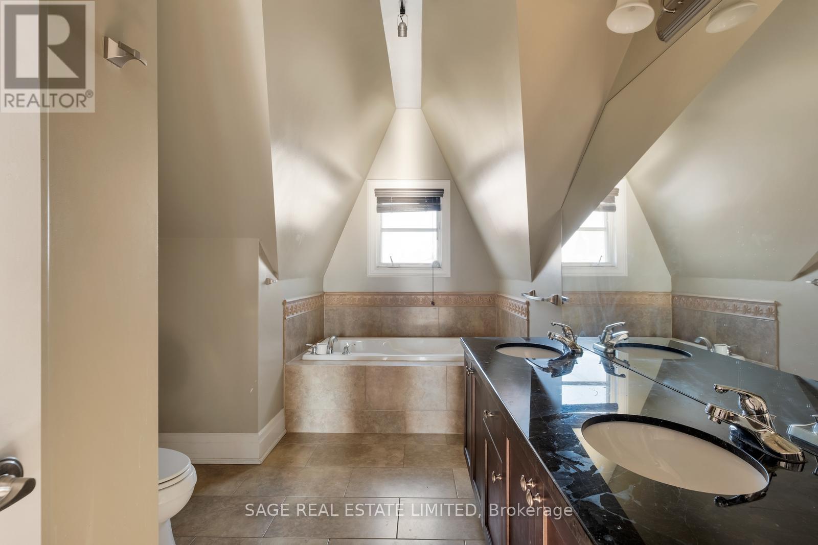 147 Brandon Avenue, Toronto, ON - Indoor Photo Showing Bathroom