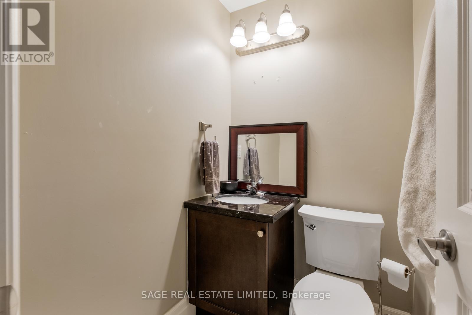 147 Brandon Avenue, Toronto, ON - Indoor Photo Showing Bathroom
