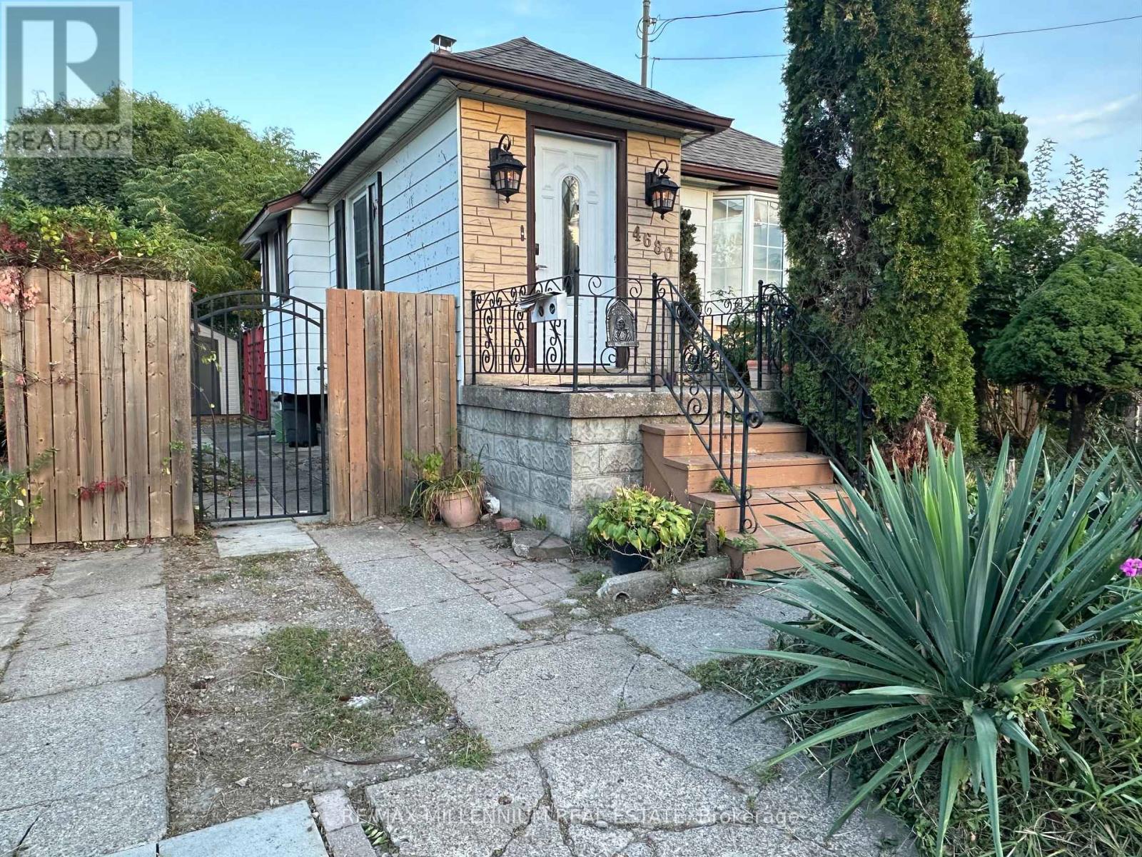 4680 Sixth Avenue, Niagara Falls, ON - Outdoor