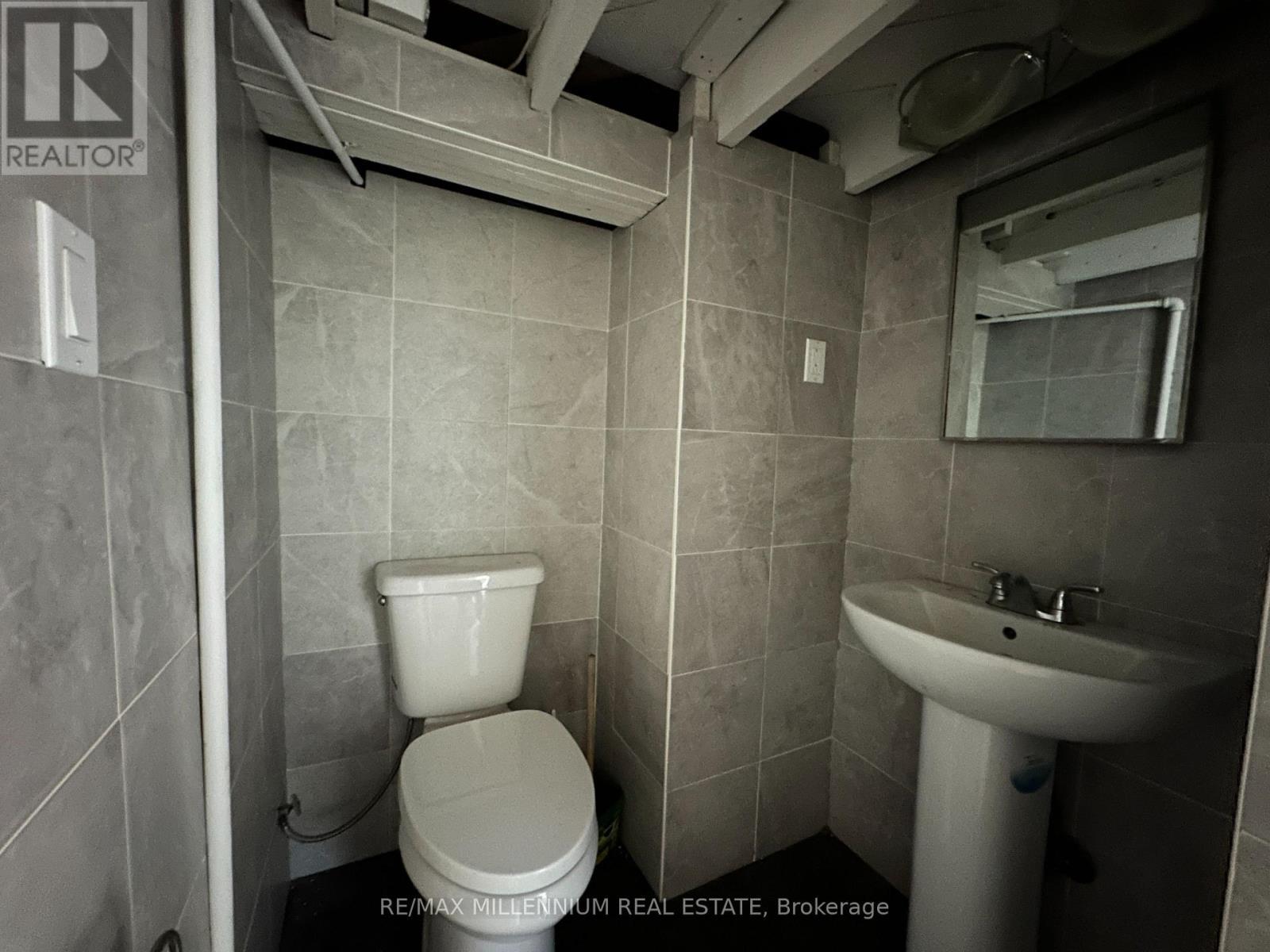 4680 Sixth Avenue, Niagara Falls, ON - Indoor Photo Showing Bathroom
