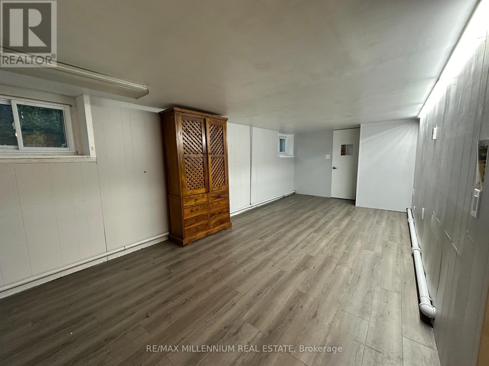 4680 Sixth Avenue, Niagara Falls, ON - Indoor