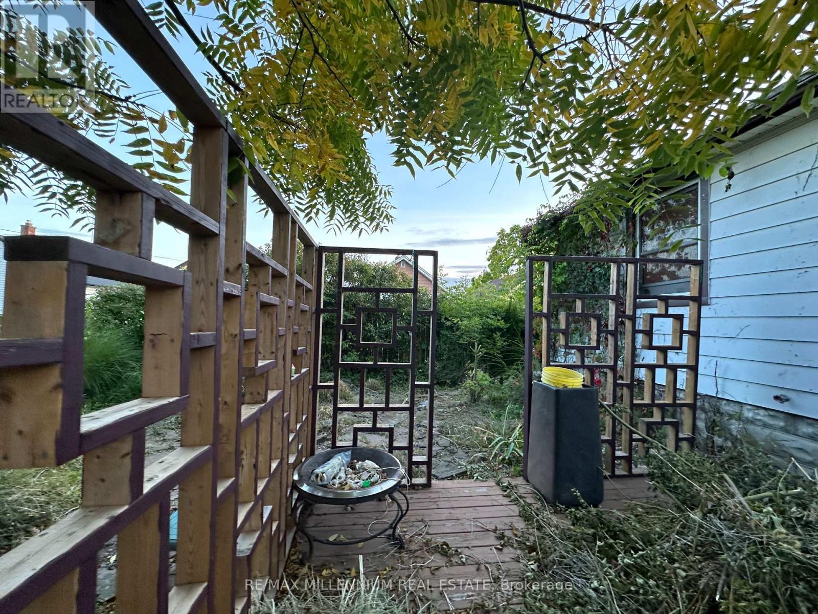 4680 Sixth Avenue, Niagara Falls, ON - Outdoor