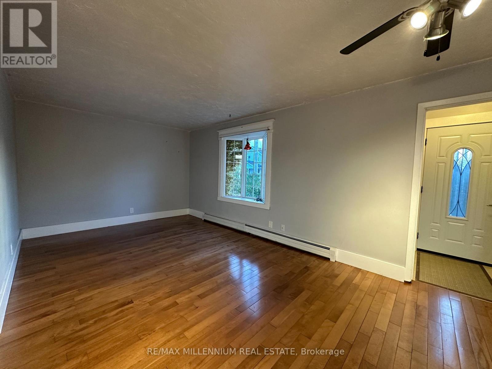 4680 Sixth Avenue, Niagara Falls, ON - Indoor Photo Showing Other Room