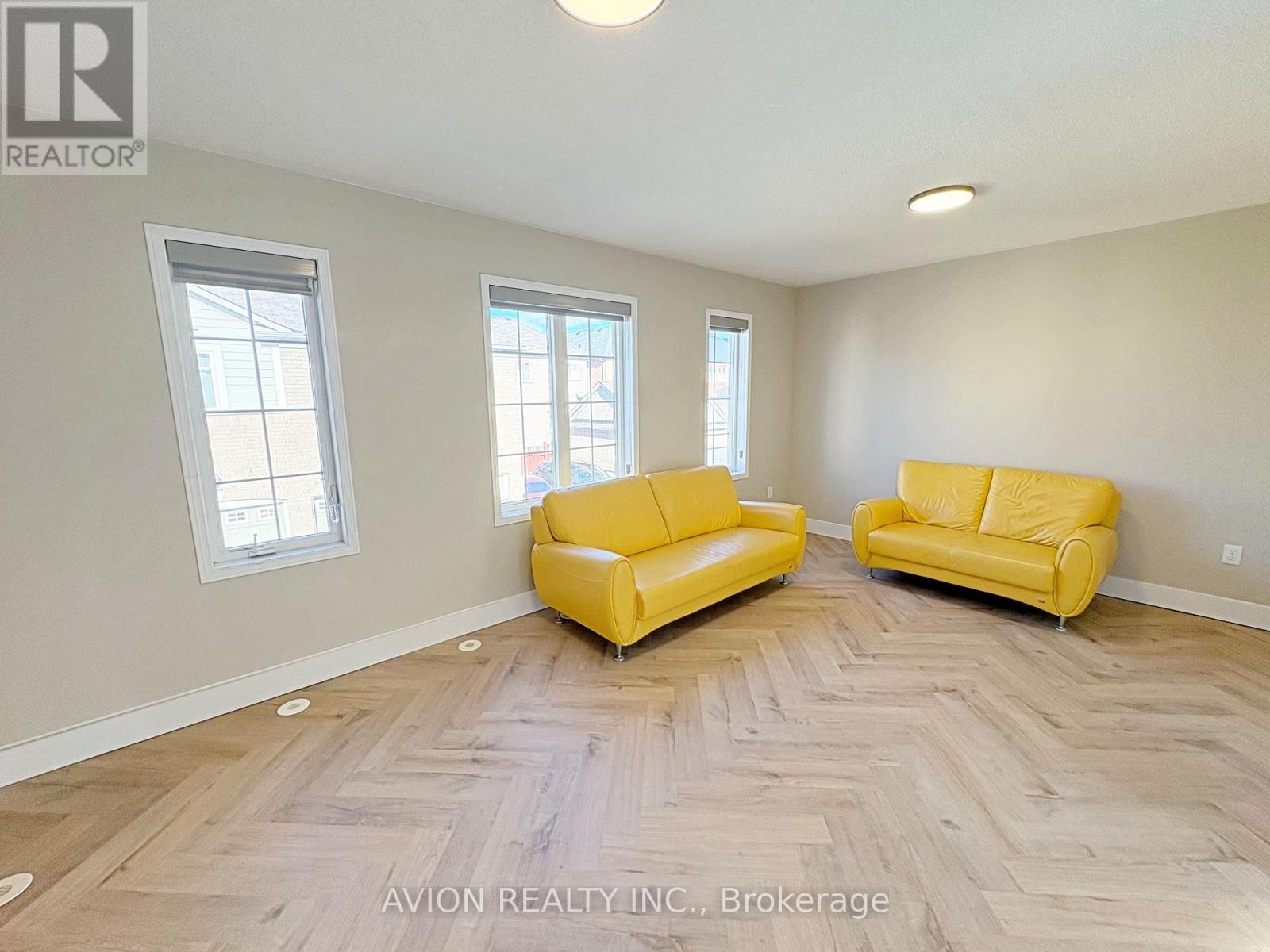 Coach H - 59 Oakmoor Lane, Markham, ON - Indoor