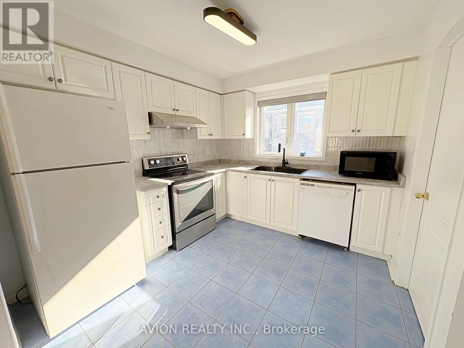 Coach H - 59 Oakmoor Lane, Markham, ON - Indoor Photo Showing Kitchen