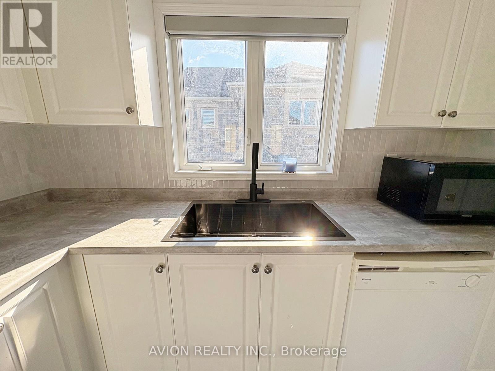 Coach H - 59 Oakmoor Lane, Markham, ON - Indoor Photo Showing Kitchen