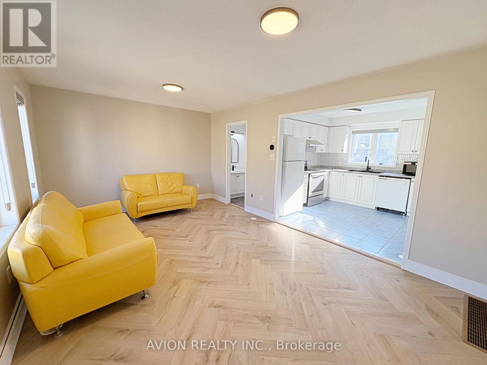 Coach H - 59 Oakmoor Lane, Markham, ON - Indoor