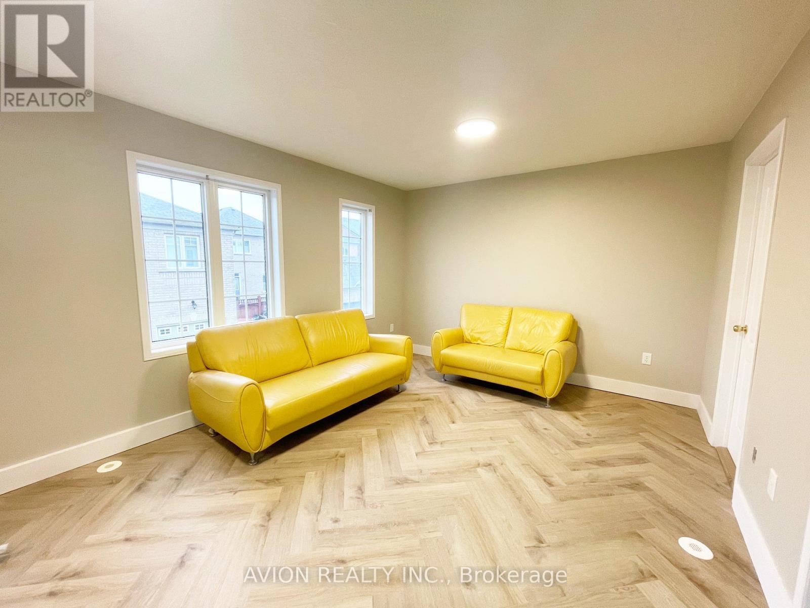 Coach H - 59 Oakmoor Lane, Markham, ON - Indoor