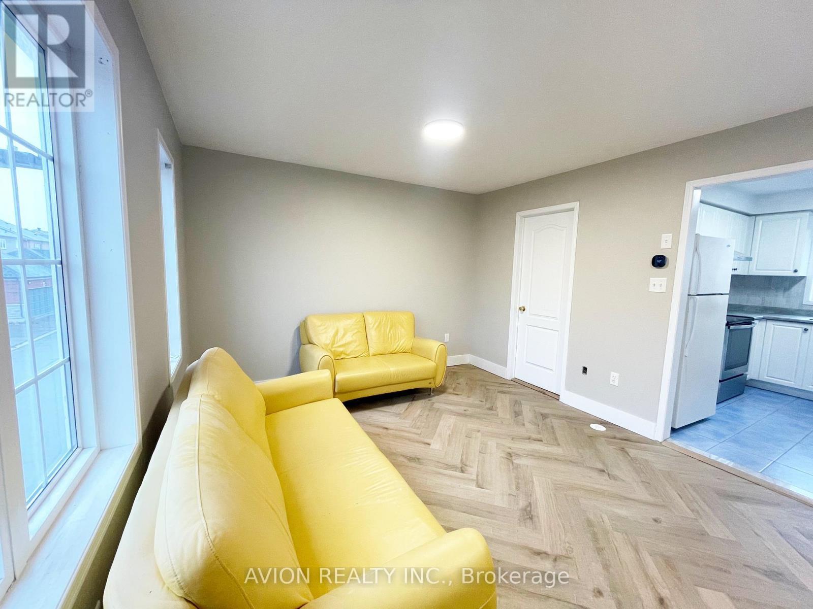 Coach H - 59 Oakmoor Lane, Markham, ON - Indoor