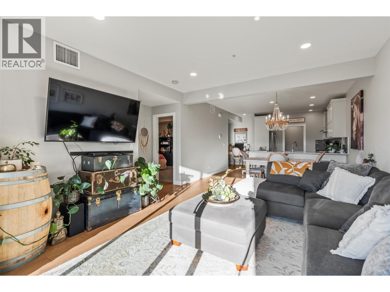 202 Vineyard Way Lot# Sl 1, Vernon, BC - Indoor Photo Showing Living Room