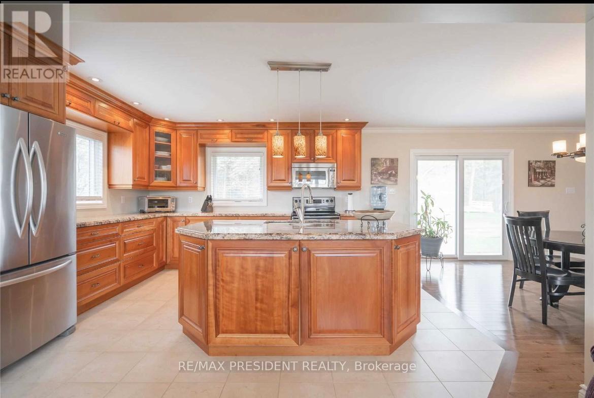 15057 Highway 50 Road, Caledon, ON - Indoor Photo Showing Kitchen