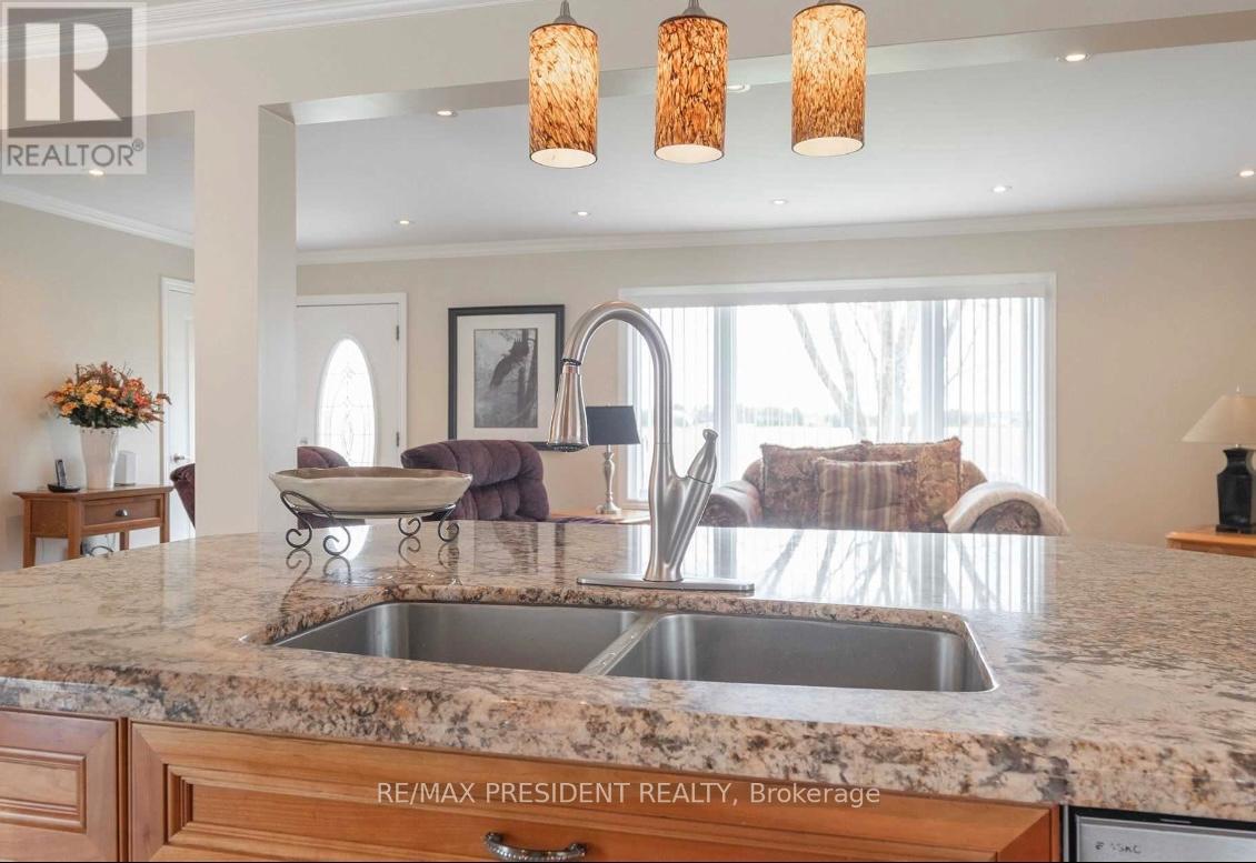 15057 Highway 50 Road, Caledon, ON - Indoor Photo Showing Kitchen With Double Sink