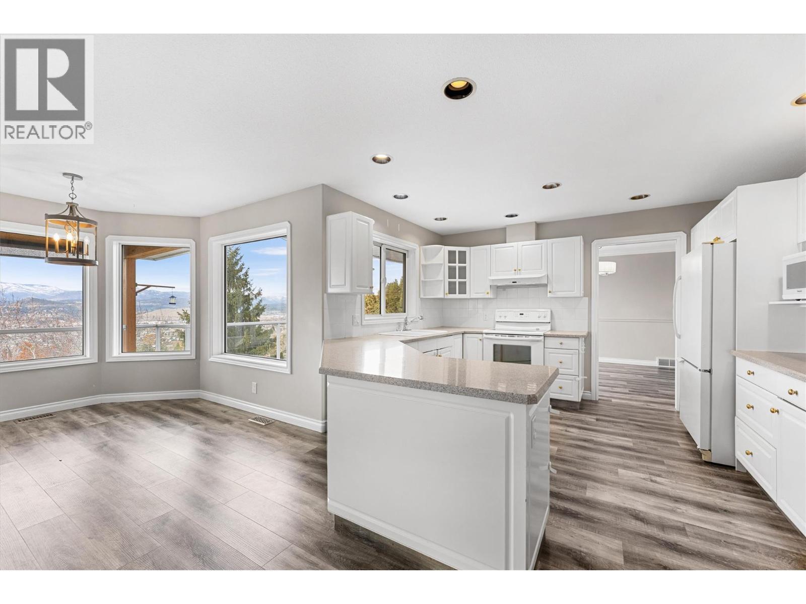1180 Ray Road, Kelowna, BC - Indoor Photo Showing Kitchen