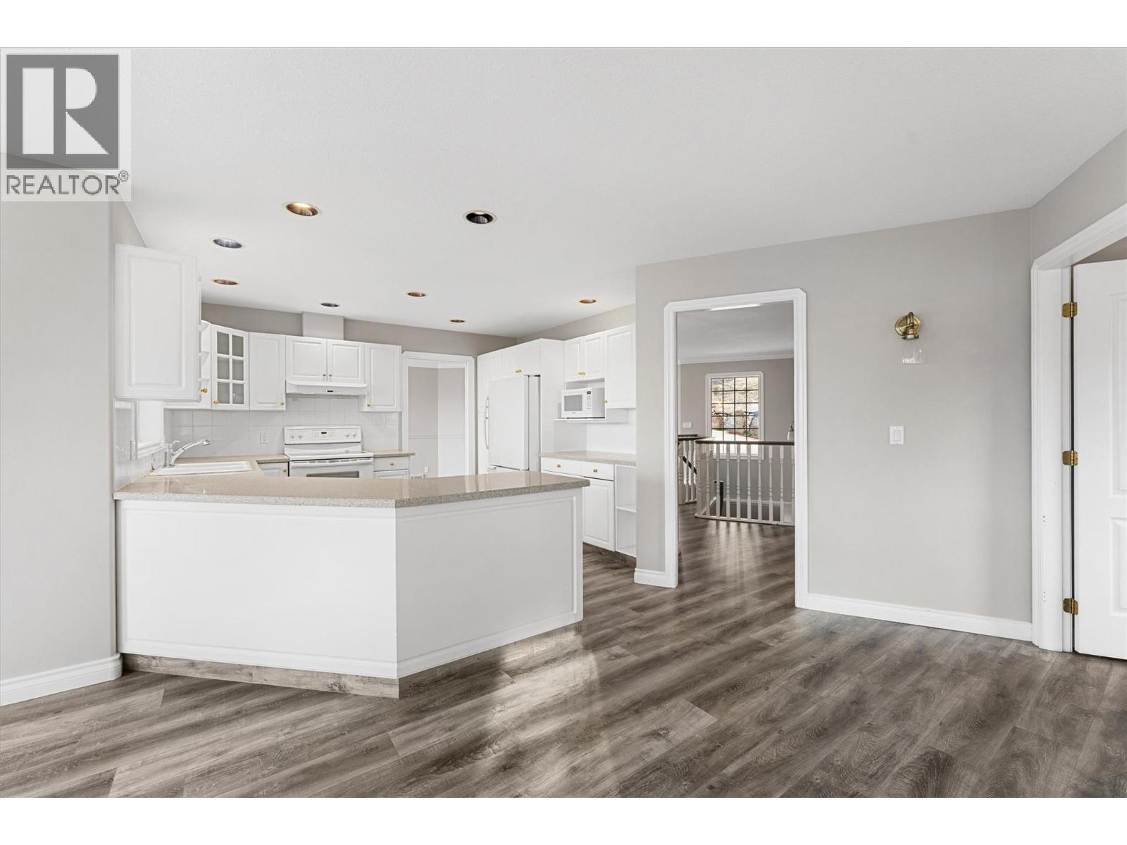 1180 Ray Road, Kelowna, BC - Indoor Photo Showing Kitchen