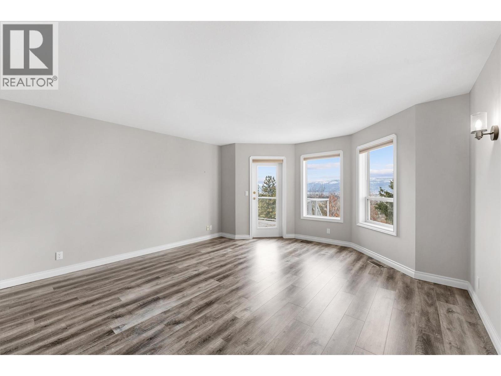 1180 Ray Road, Kelowna, BC - Indoor