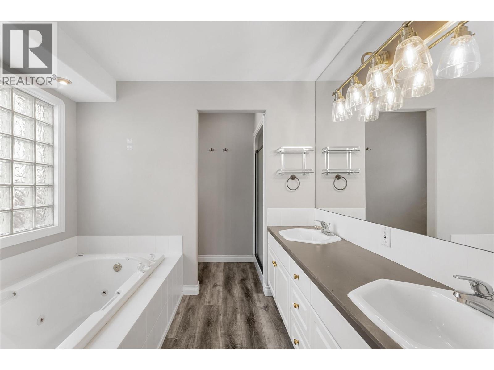 1180 Ray Road, Kelowna, BC - Indoor Photo Showing Bathroom